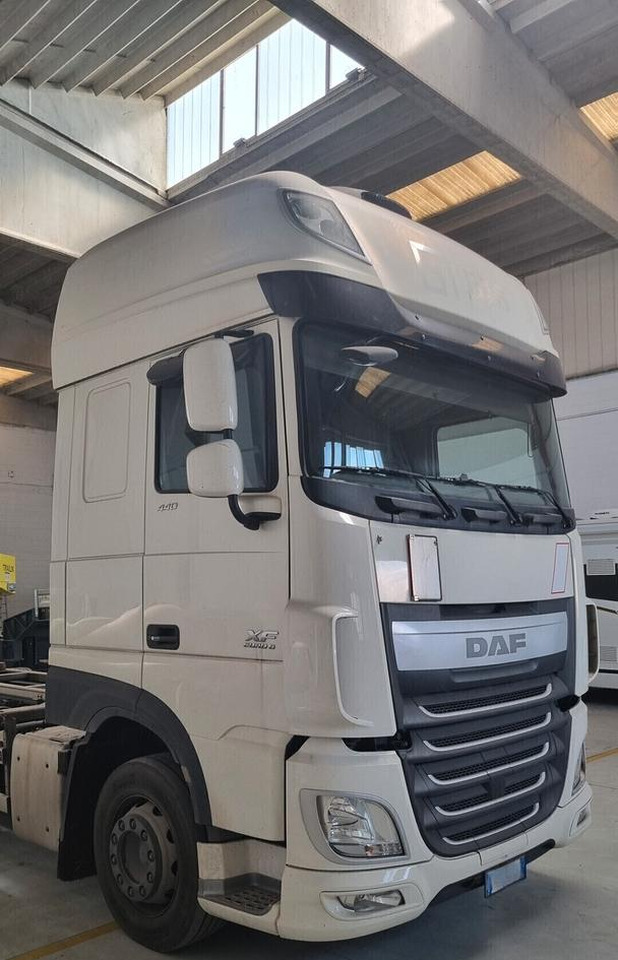 DAF XF 440 Euro 6 - Full Pneumatico - 2015 - Контейнеровоз/ Змінний кузов вантажівка: фото 2 DAF XF 440 Euro 6 - Full Pneumatico - 2015 - Контейнеровоз/ Змінний кузов вантажівка: фото 2