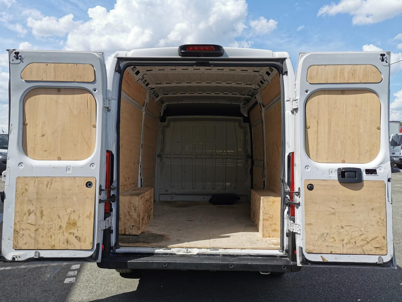 CITROEN Jumper 3.5t L2H2 2.2 HDi S&S - 140 III FOURGON TOLE Fourgon Tolé 35 L2H2 PHASE 3 - Суцільнометалевий фургон: фото 3 CITROEN Jumper 3.5t L2H2 2.2 HDi S&S - 140 III FOURGON TOLE Fourgon Tolé 35 L2H2 PHASE 3 - Суцільнометалевий фургон: фото 3