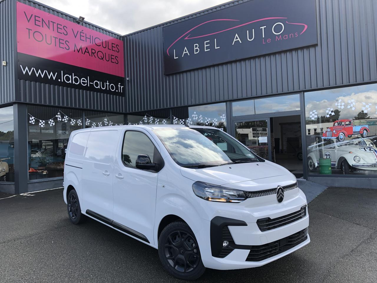 CITROEN Jumpy M 2.0 BlueHDi - 180 S&S - BV EAT8 III FOURGON . PHASE 2 - Суцільнометалевий фургон: фото 1 CITROEN Jumpy M 2.0 BlueHDi - 180 S&S - BV EAT8 III FOURGON . PHASE 2 - Суцільнометалевий фургон: фото 1