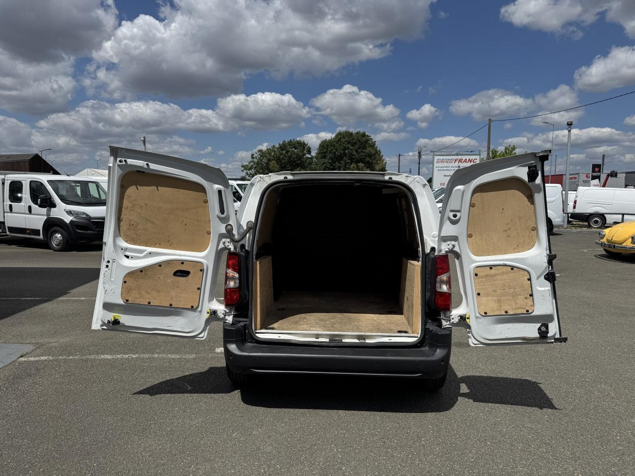 Citroen Berlingo M 650KG BLUEHDI 100 S&S DRIVER BVM5 - Суцільнометалевий фургон: фото 2 Citroen Berlingo M 650KG BLUEHDI 100 S&S DRIVER BVM5 - Суцільнометалевий фургон: фото 2