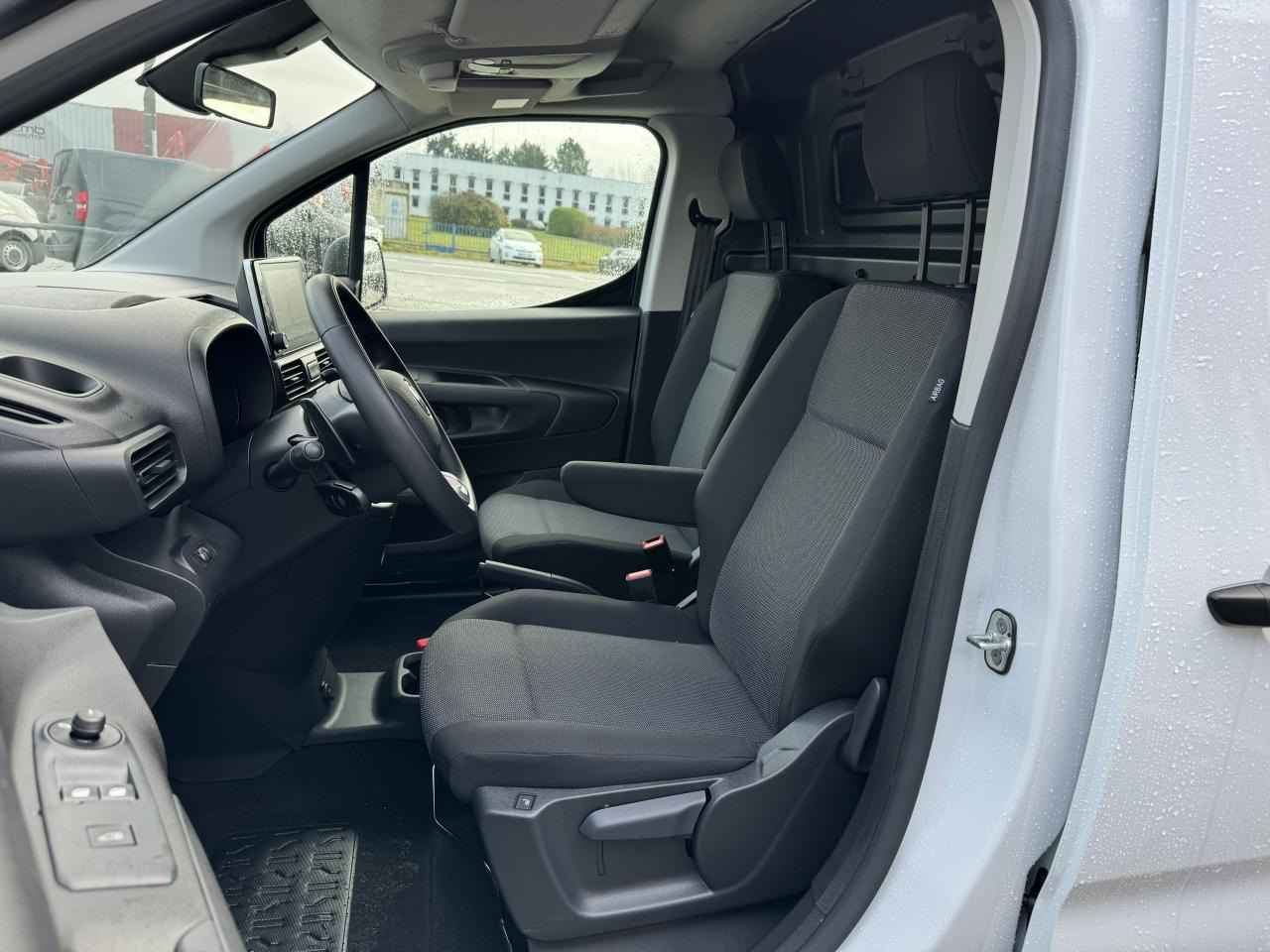 FIAT Doblo XL 950KG 1.5 BlueHDi S&S - 130 - BV EAT8 III FOURGON Fourgon XL PHASE 2 - Суцільнометалевий фургон: фото 4 FIAT Doblo XL 950KG 1.5 BlueHDi S&S - 130 - BV EAT8 III FOURGON Fourgon XL PHASE 2 - Суцільнометалевий фургон: фото 4