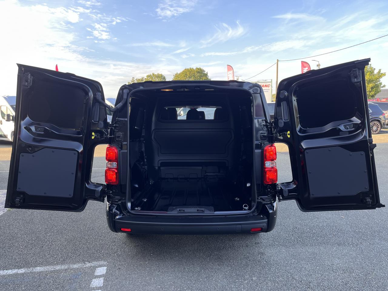 FIAT Scudo XL 2.0 BlueHDi - 180 S&S - BVA Cabine Approfondie 6 PLACES в лізинг FIAT Scudo XL 2.0 BlueHDi - 180 S&S - BVA Cabine Approfondie 6 PLACES: фото 9 FIAT Scudo XL 2.0 BlueHDi - 180 S&S - BVA Cabine Approfondie 6 PLACES в лізинг FIAT Scudo XL 2.0 BlueHDi - 180 S&S - BVA Cabine Approfondie 6 PLACES: фото 9