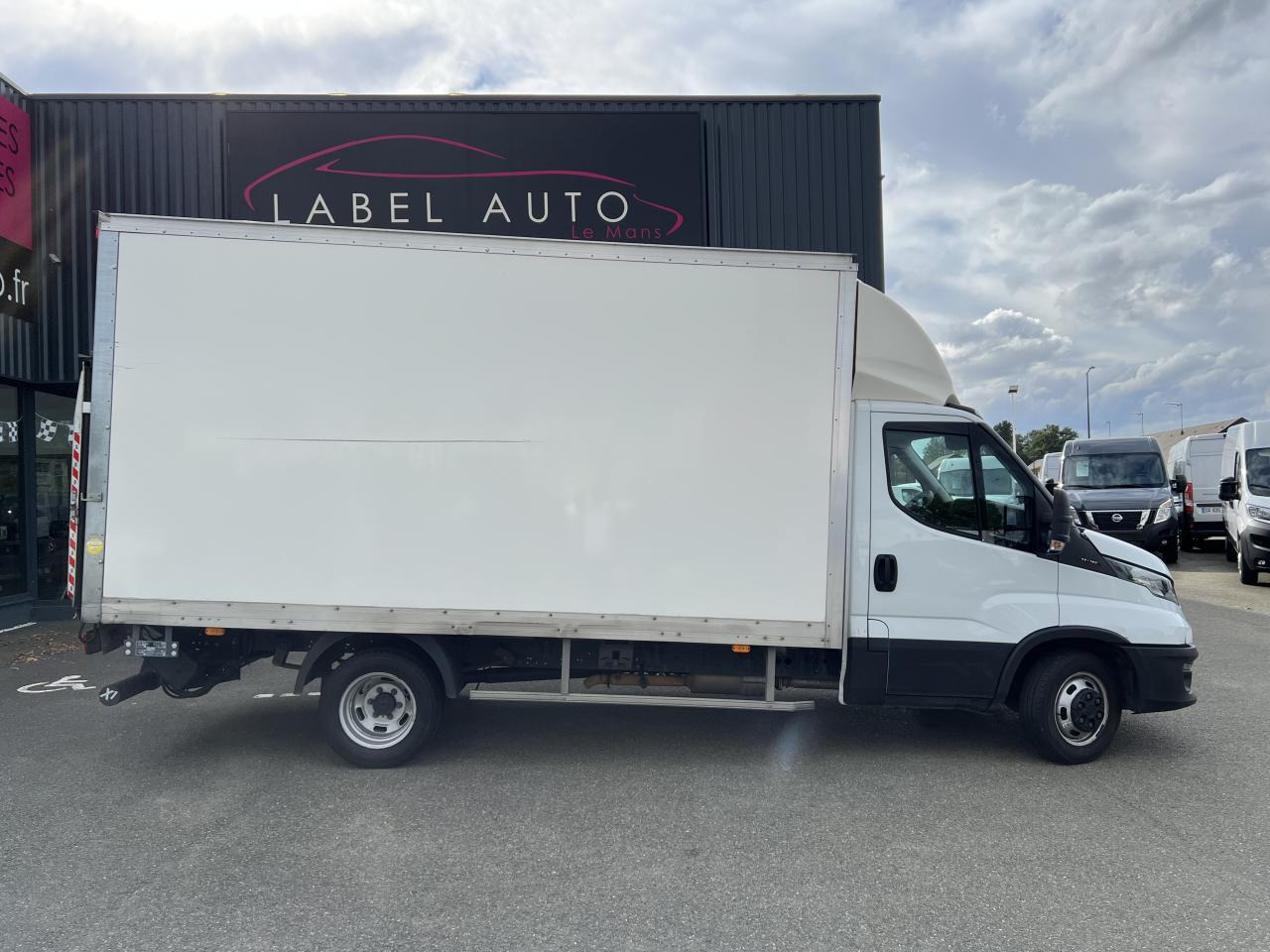 IVECO Daily 35 C 16 S&S (Quad-Leaf) CHASSIS CABINE 2014 35C/35S Chassis cabine 35 C Epmt.4.1 PHASE 4 - Фургон з закритим кузовом: фото 1 IVECO Daily 35 C 16 S&S (Quad-Leaf) CHASSIS CABINE 2014 35C/35S Chassis cabine 35 C Epmt.4.1 PHASE 4 - Фургон з закритим кузовом: фото 1