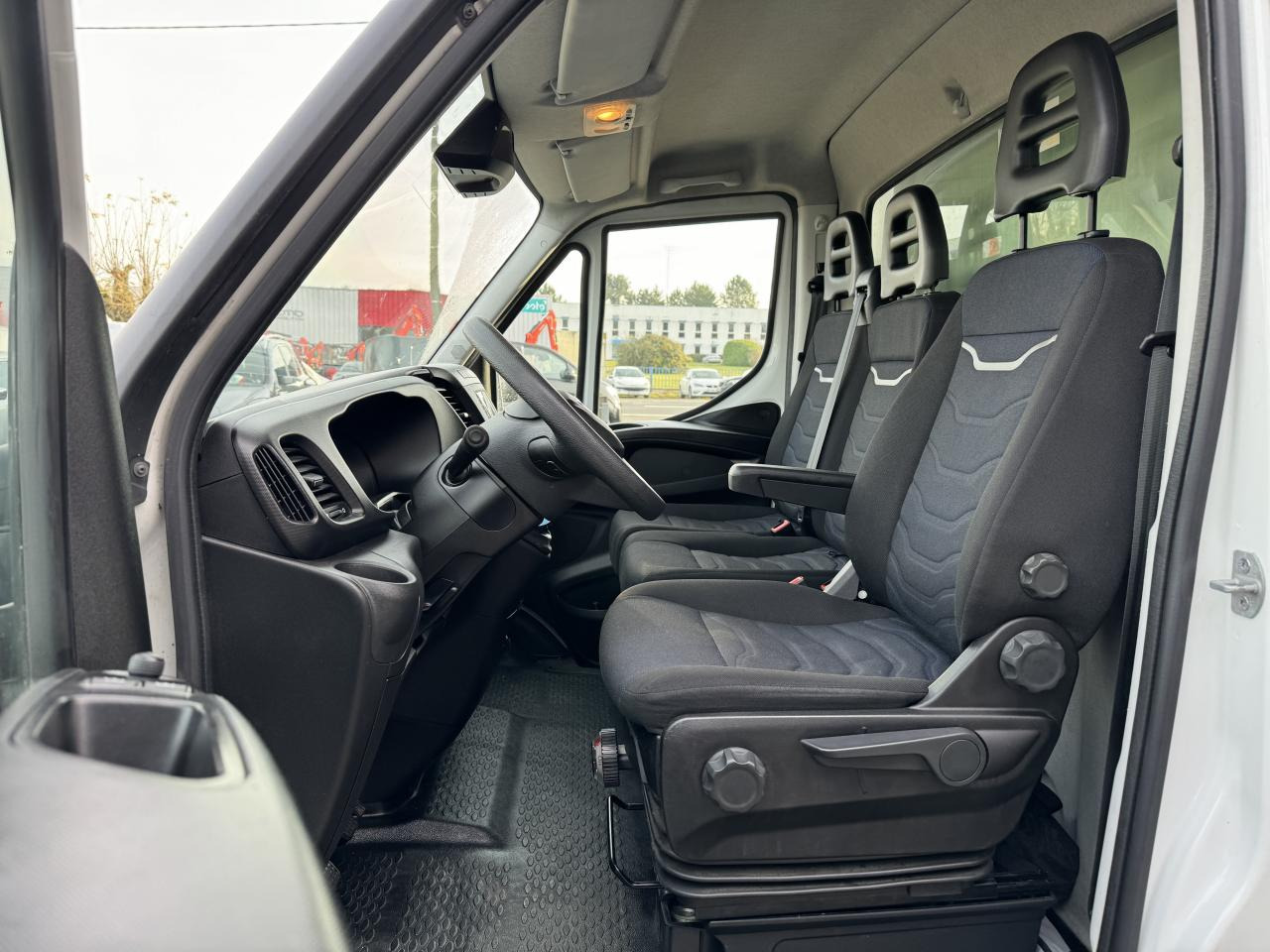 IVECO Daily 35C16 CAISSE HAYON 20M3 RJ 3.0L 160CH - Фургон з закритим кузовом: фото 5 IVECO Daily 35C16 CAISSE HAYON 20M3 RJ 3.0L 160CH - Фургон з закритим кузовом: фото 5