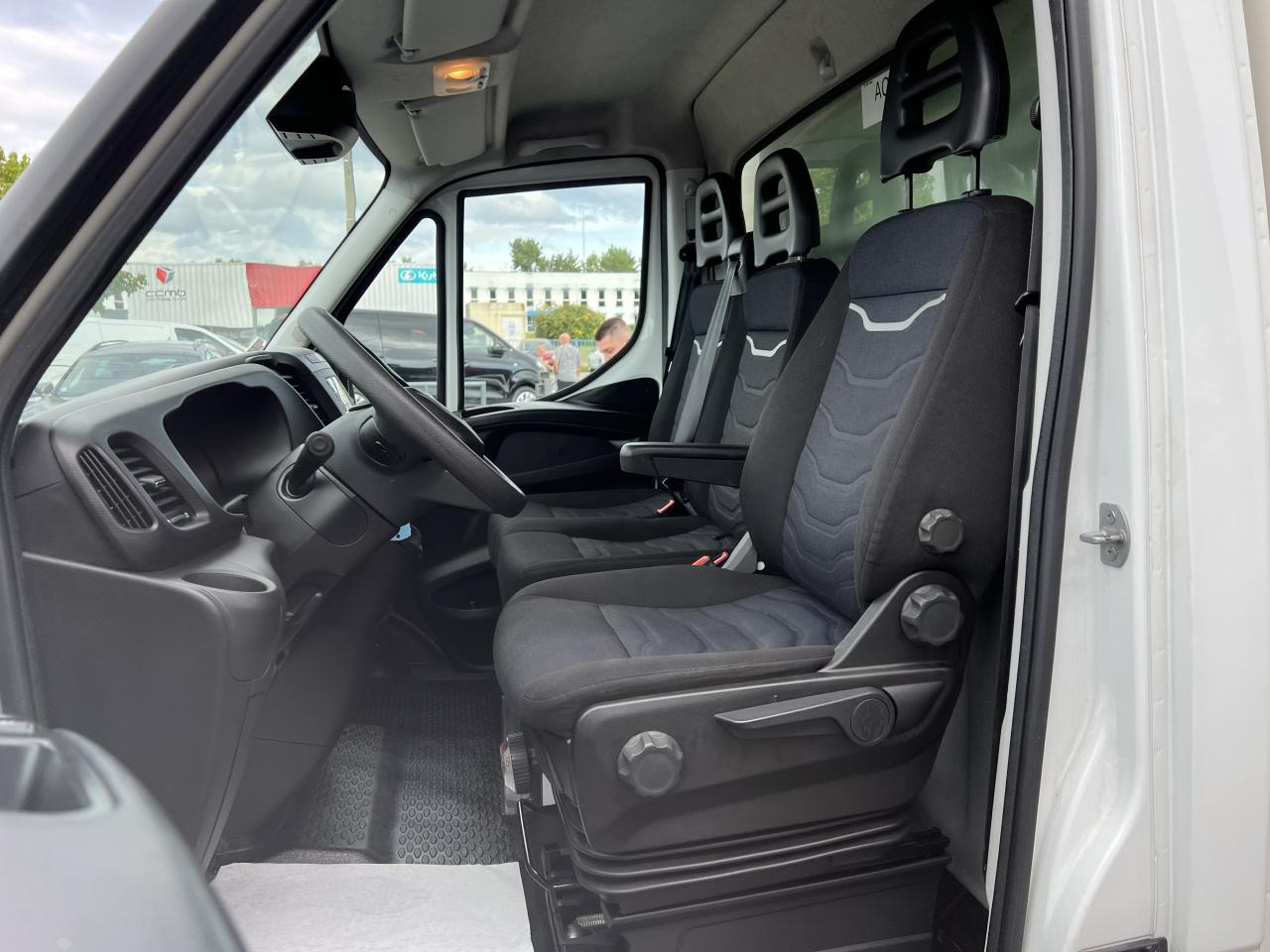 IVECO Daily 35C16 CAISSE HAYON 20M3 RJ 3.0L 160CH - Фургон з закритим кузовом: фото 5 IVECO Daily 35C16 CAISSE HAYON 20M3 RJ 3.0L 160CH - Фургон з закритим кузовом: фото 5