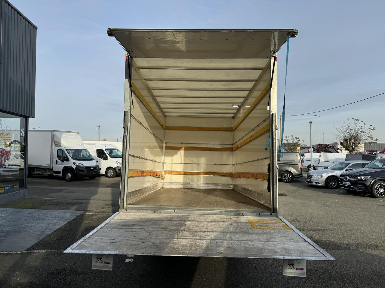 IVECO Daily 35C16 CAISSE HAYON 20M3 RJ 3.0L 160CH - Фургон з закритим кузовом: фото 3 IVECO Daily 35C16 CAISSE HAYON 20M3 RJ 3.0L 160CH - Фургон з закритим кузовом: фото 3