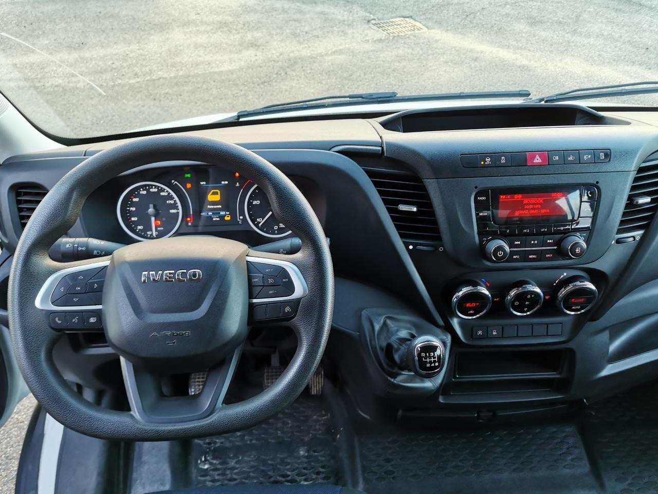 IVECO daily 35C14 BENNE COFFRE DOUBLE CABINE 6 places - Малотоннажний самоскид: фото 4 IVECO daily 35C14 BENNE COFFRE DOUBLE CABINE 6 places - Малотоннажний самоскид: фото 4