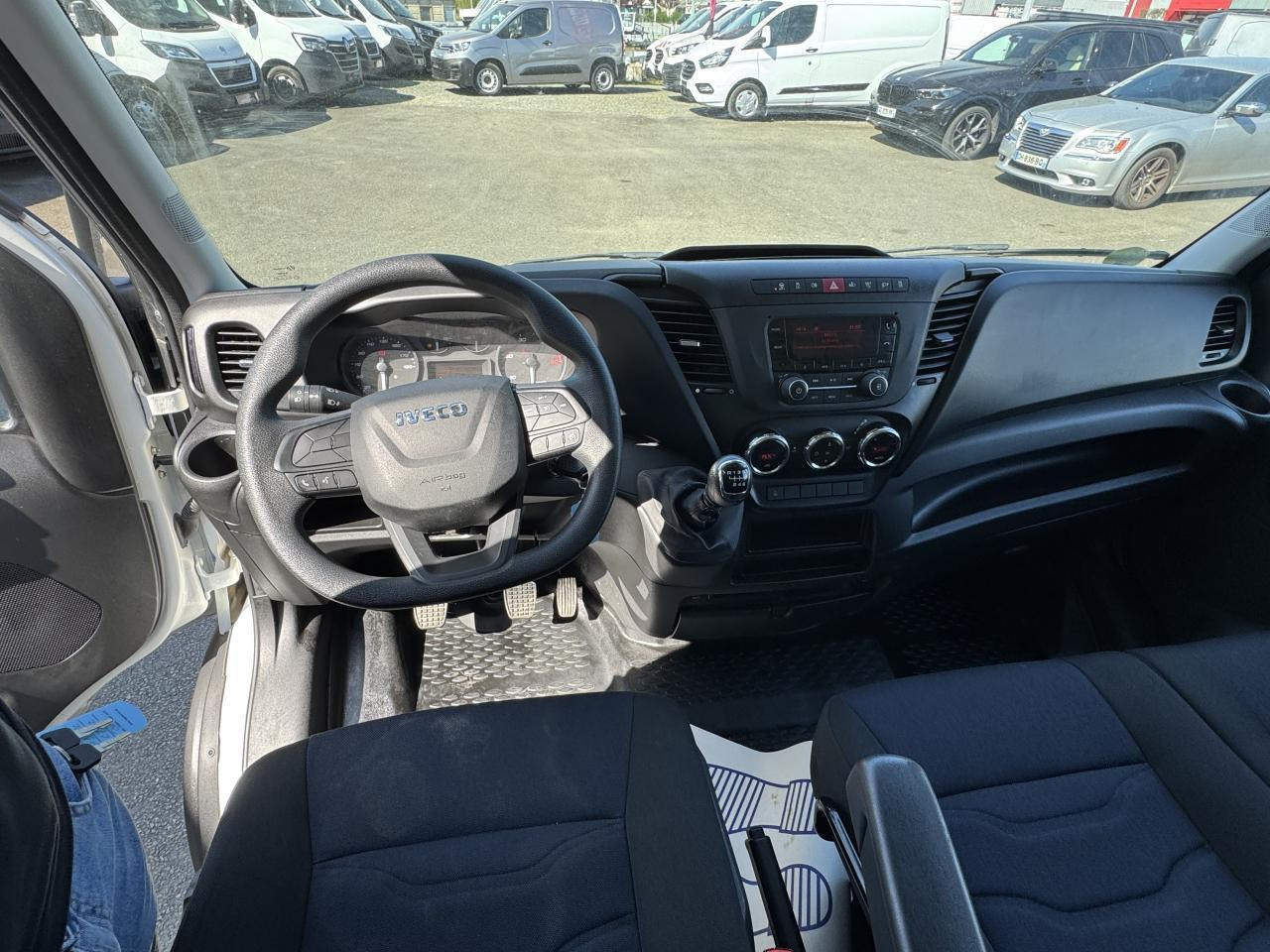 Iveco Daily 35 C 16 CAISSE HAYON 20M3 - Фургон з закритим кузовом: фото 4 Iveco Daily 35 C 16 CAISSE HAYON 20M3 - Фургон з закритим кузовом: фото 4