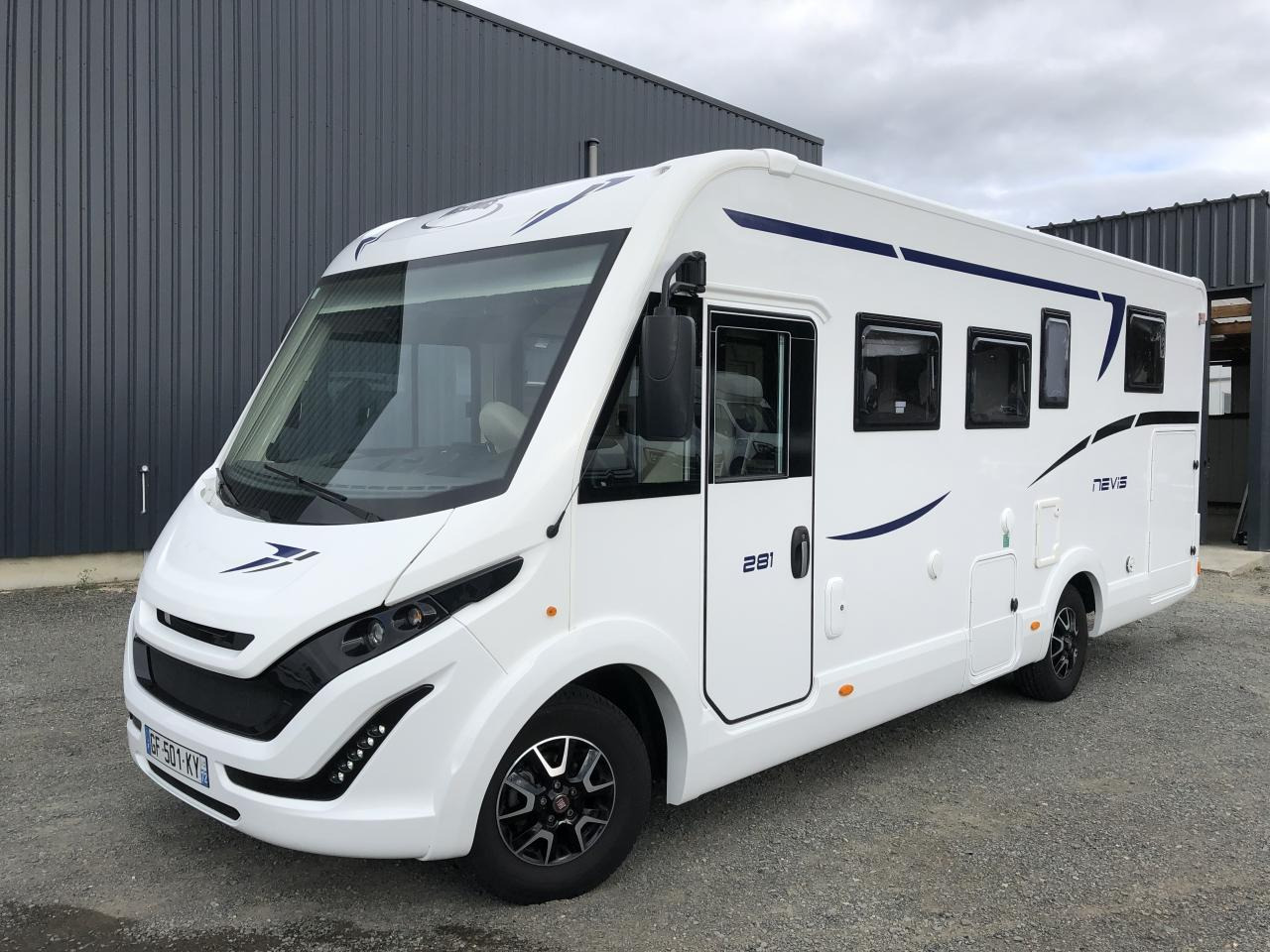 MC LOUIS NEVIS 281 - Інтегрований автобудинок: фото 1 MC LOUIS NEVIS 281 - Інтегрований автобудинок: фото 1