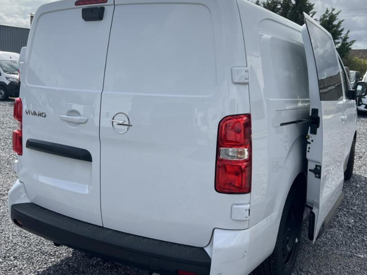 OPEL Vivaro XL 2.0 BlueHDi - 180 - BV EAT8 S&S CABINE APPROFONDIE 2019 Fourgon Cabine approfondie Fi - Суцільнометалевий фургон: фото 3 OPEL Vivaro XL 2.0 BlueHDi - 180 - BV EAT8 S&S CABINE APPROFONDIE 2019 Fourgon Cabine approfondie Fi - Суцільнометалевий фургон: фото 3