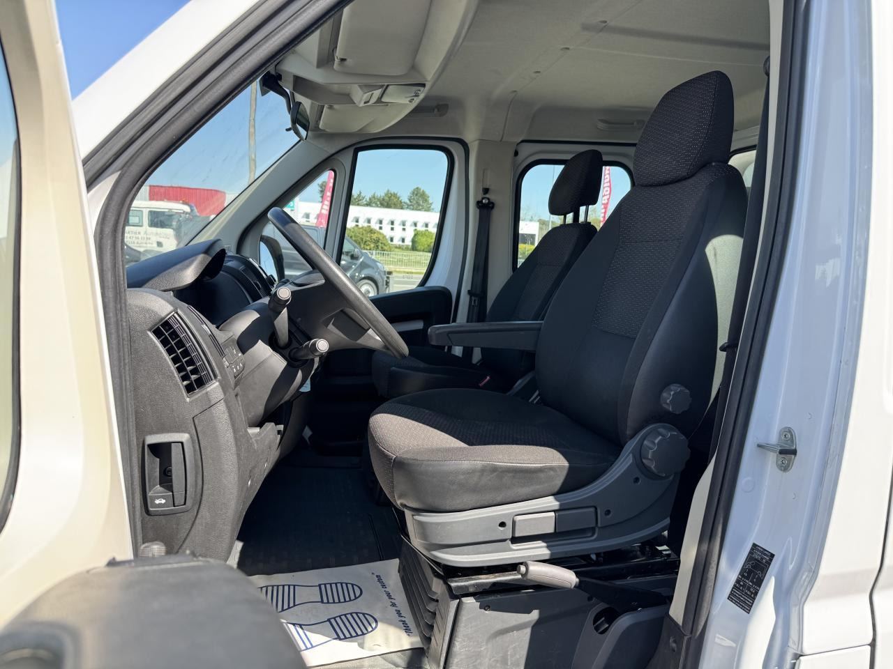 Opel Movano combi 3.5 MAXI 165CH BLUEHDI S&S BENNE COFFRE DOUBLE CABINE 6 PLACES - Малотоннажний самоскид: фото 4 Opel Movano combi 3.5 MAXI 165CH BLUEHDI S&S BENNE COFFRE DOUBLE CABINE 6 PLACES - Малотоннажний самоскид: фото 4