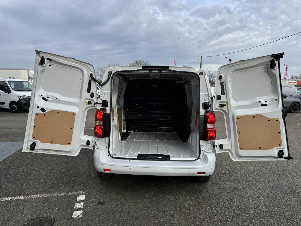 PEUGEOT Expert M 2.0 BlueHDi - 180 S&S - BV EAT8 III FOURGON Fourgon PHASE 2 - Суцільнометалевий фургон: фото 3 PEUGEOT Expert M 2.0 BlueHDi - 180 S&S - BV EAT8 III FOURGON Fourgon PHASE 2 - Суцільнометалевий фургон: фото 3