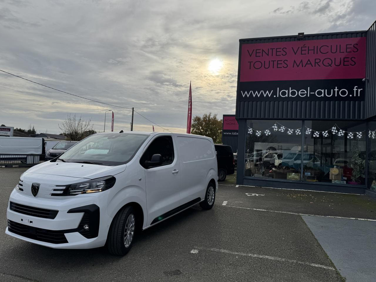 PEUGEOT Expert M 2.0 BlueHDi - 180 S&S - BV EAT8 III FOURGON Fourgon PHASE 2 - Суцільнометалевий фургон: фото 1 PEUGEOT Expert M 2.0 BlueHDi - 180 S&S - BV EAT8 III FOURGON Fourgon PHASE 2 - Суцільнометалевий фургон: фото 1