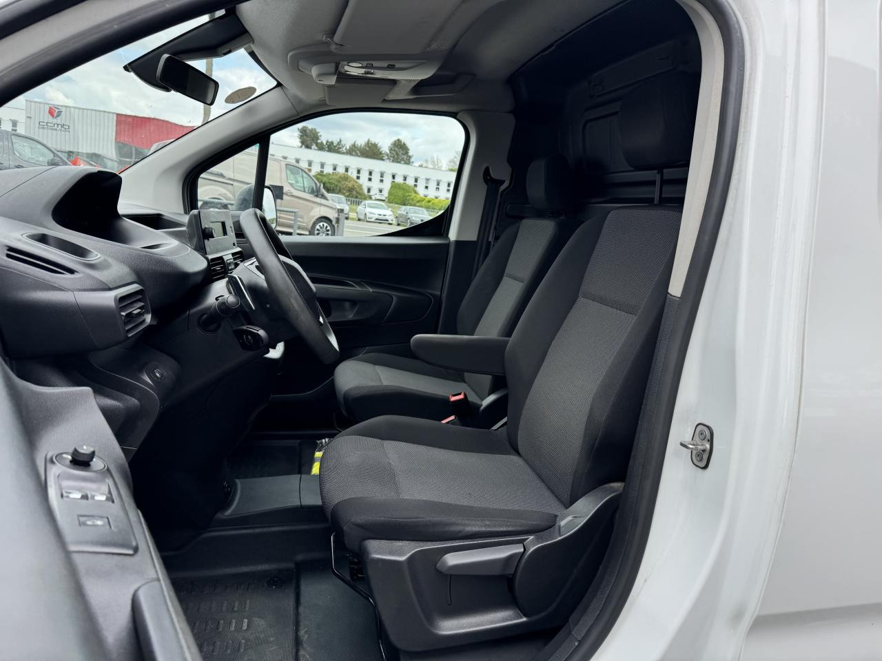 PEUGEOT PARTNER M 650 KG 1.5 HDI 130 CH EAT-8 2 PL PREMIUM - Суцільнометалевий фургон: фото 4 PEUGEOT PARTNER M 650 KG 1.5 HDI 130 CH EAT-8 2 PL PREMIUM - Суцільнометалевий фургон: фото 4