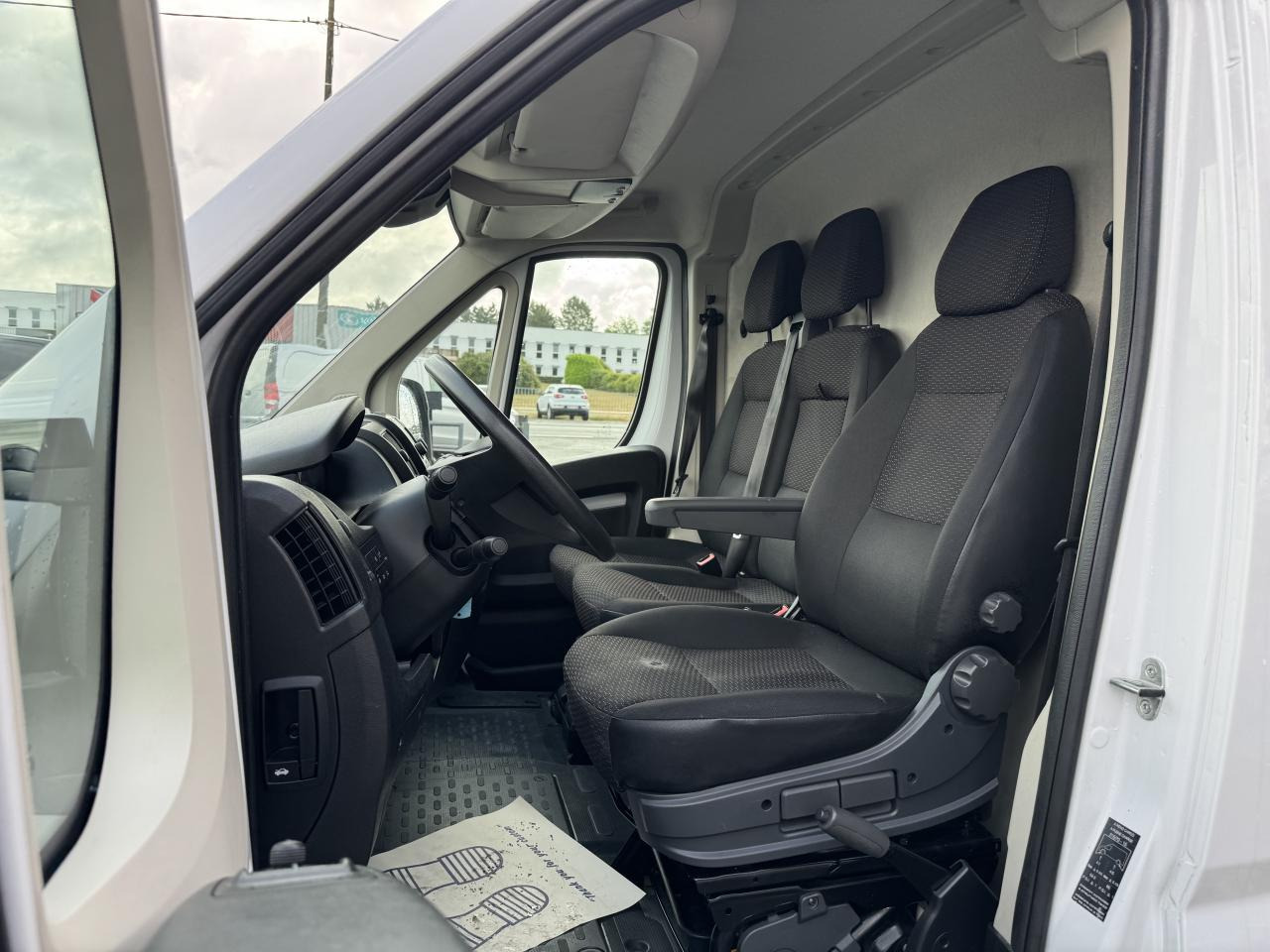 PEUGEOT boxer 333 L2H2 2.2 BLUEHDI S&S 140CH ASPHALT - Суцільнометалевий фургон: фото 4 PEUGEOT boxer 333 L2H2 2.2 BLUEHDI S&S 140CH ASPHALT - Суцільнометалевий фургон: фото 4