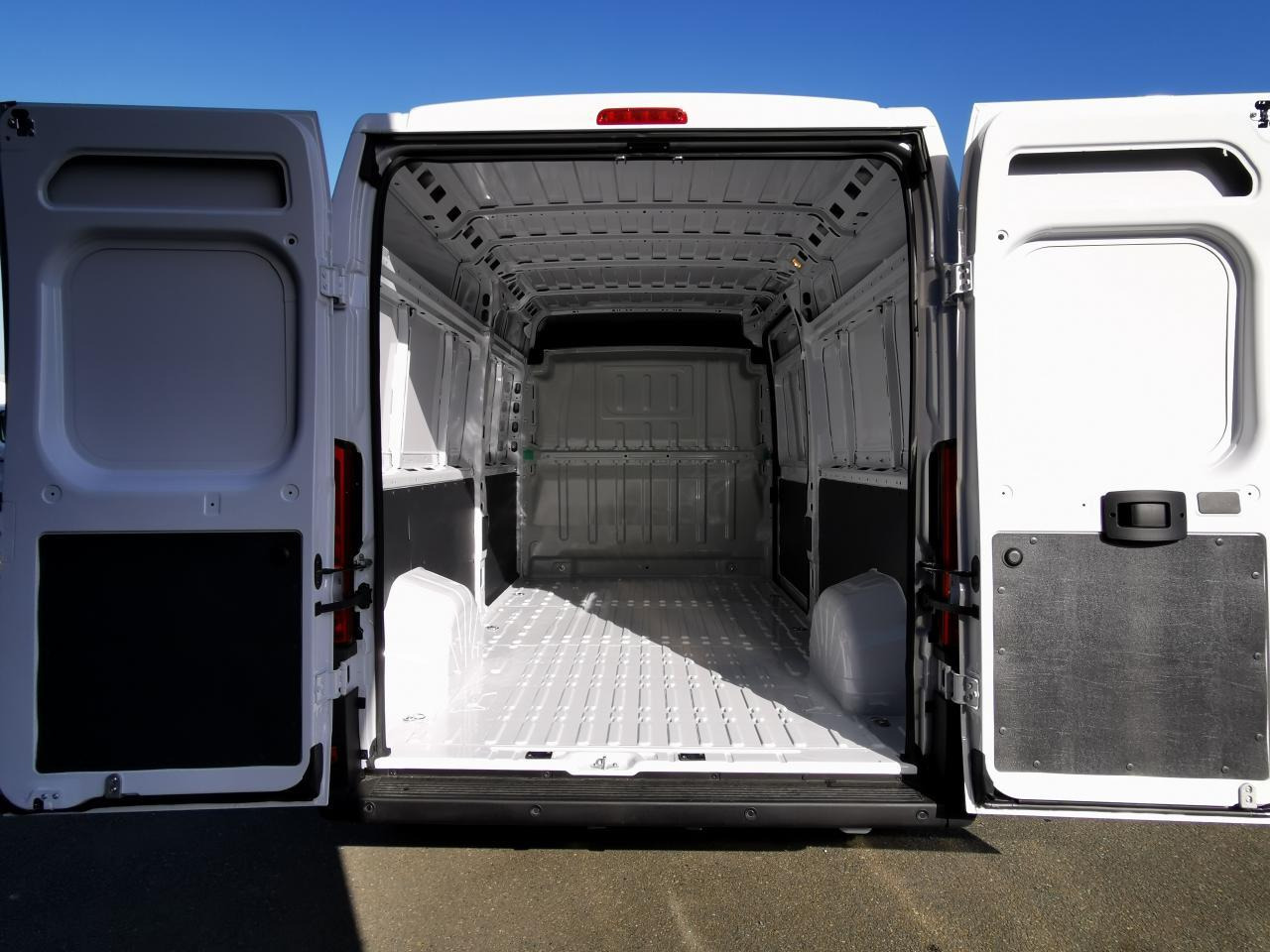 Peugeot Boxer 3.5t L2H2 2.2 HDi 140CH - Суцільнометалевий фургон: фото 3 Peugeot Boxer 3.5t L2H2 2.2 HDi 140CH - Суцільнометалевий фургон: фото 3