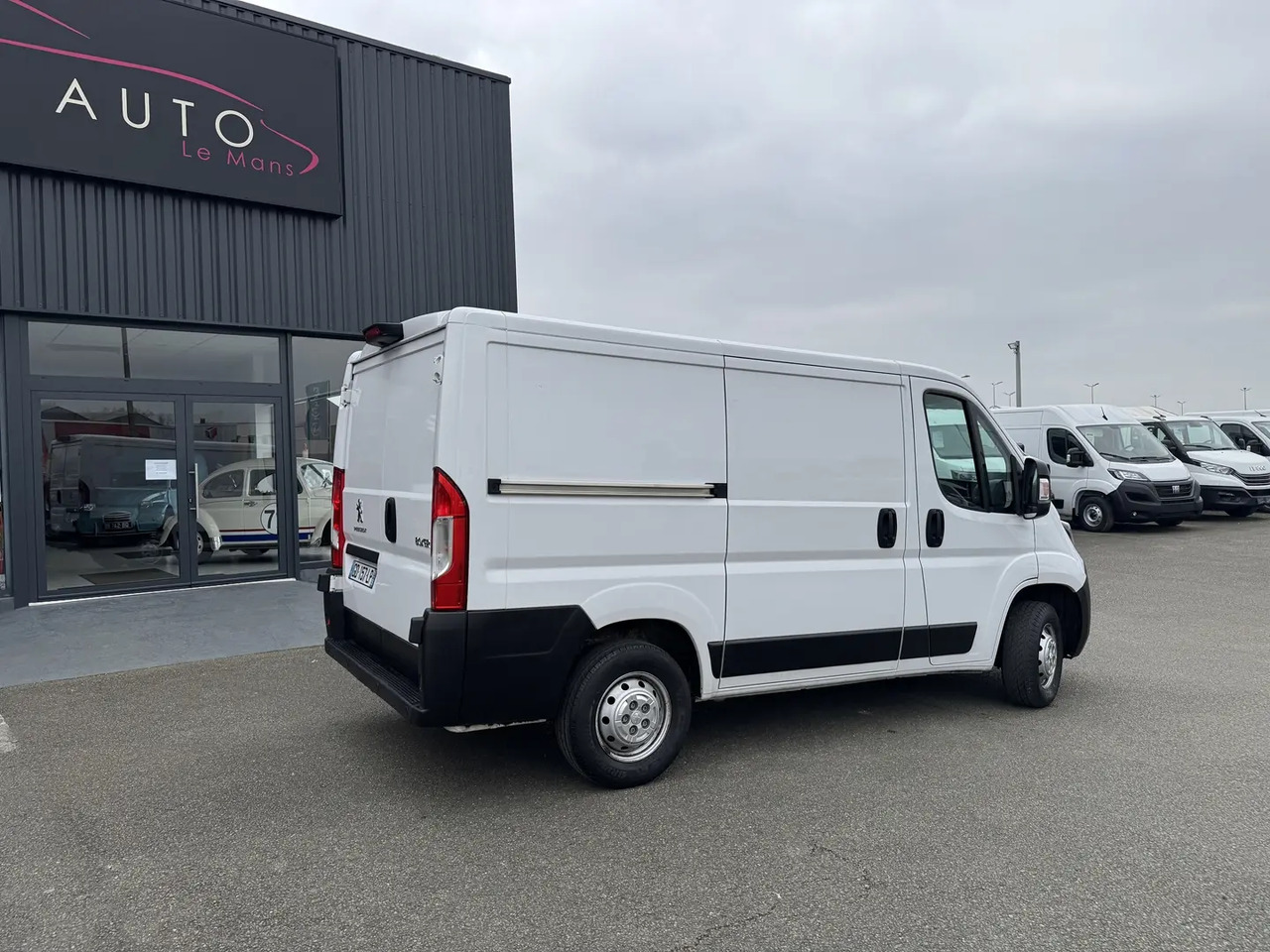 Peugeot Boxer 333 L1H1 2.2 BLUEHDI S&S 140CH ASPHALT - Суцільнометалевий фургон: фото 5 Peugeot Boxer 333 L1H1 2.2 BLUEHDI S&S 140CH ASPHALT - Суцільнометалевий фургон: фото 5