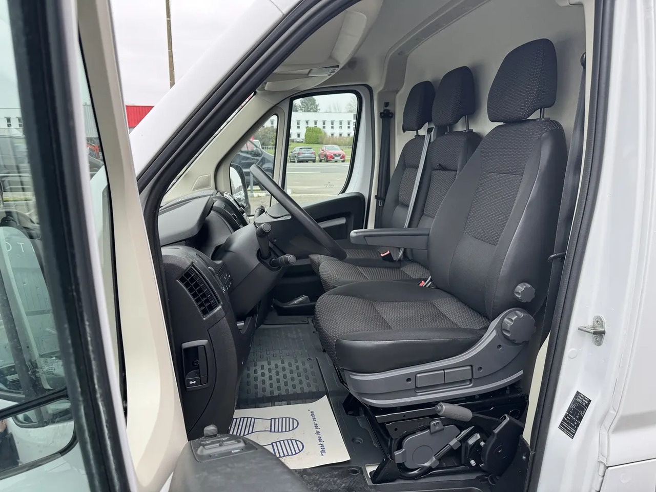 Peugeot Boxer 333 L1H1 2.2 BLUEHDI S&S 140CH ASPHALT - Суцільнометалевий фургон: фото 4 Peugeot Boxer 333 L1H1 2.2 BLUEHDI S&S 140CH ASPHALT - Суцільнометалевий фургон: фото 4
