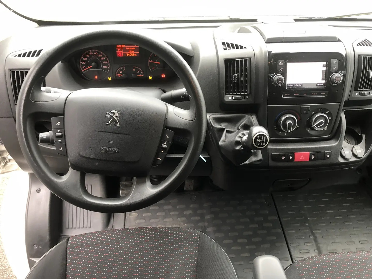 Peugeot Boxer 333 L2H2 2.2 BLUEHDI S&S 140CH ASPHALT - Суцільнометалевий фургон, Вантажопасажирський фургон: фото 3 Peugeot Boxer 333 L2H2 2.2 BLUEHDI S&S 140CH ASPHALT - Суцільнометалевий фургон, Вантажопасажирський фургон: фото 3