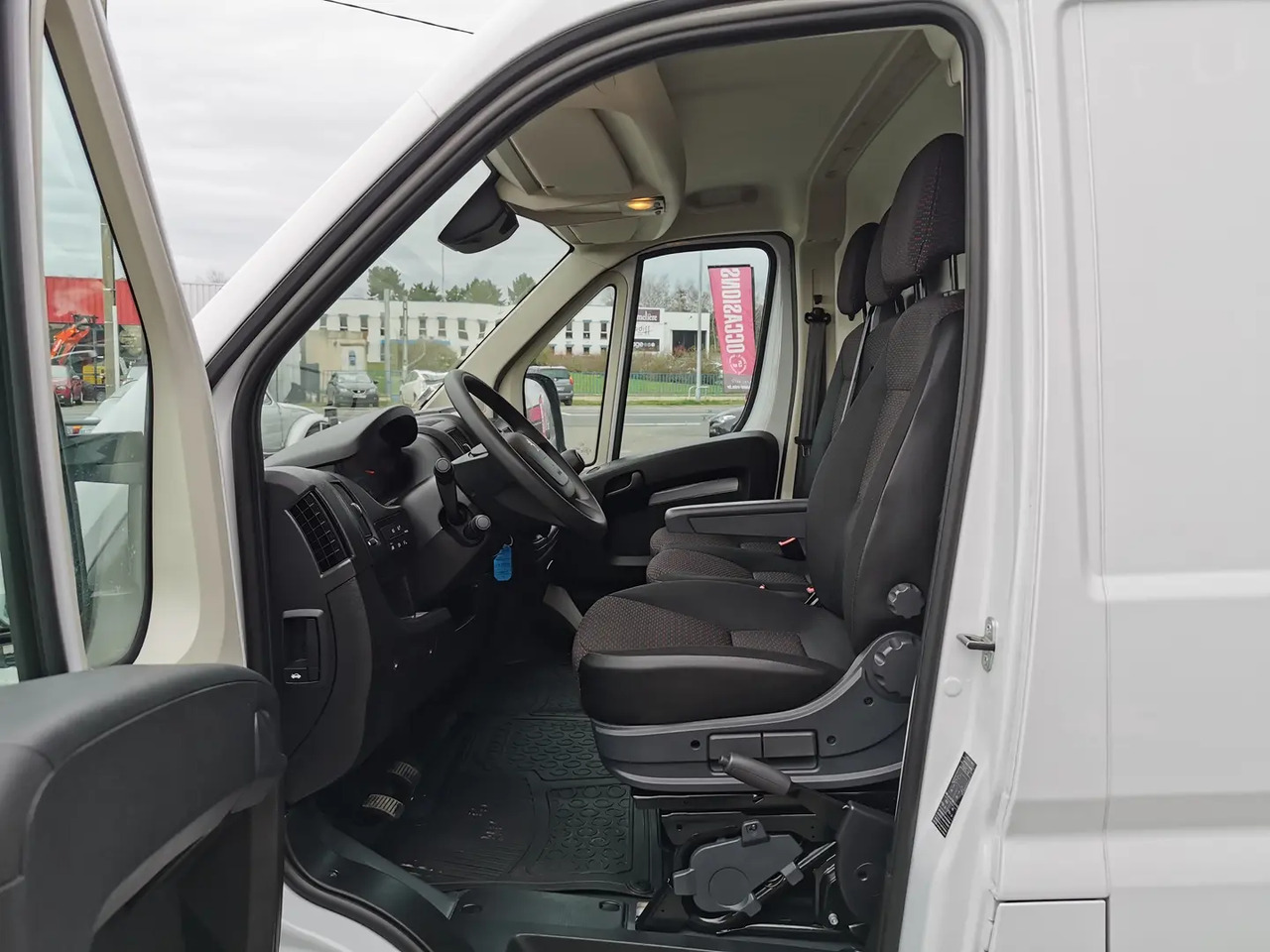 Peugeot Boxer 333 L2H2 2.2 BLUEHDI S&S 140CH ASPHALT - Суцільнометалевий фургон: фото 5 Peugeot Boxer 333 L2H2 2.2 BLUEHDI S&S 140CH ASPHALT - Суцільнометалевий фургон: фото 5