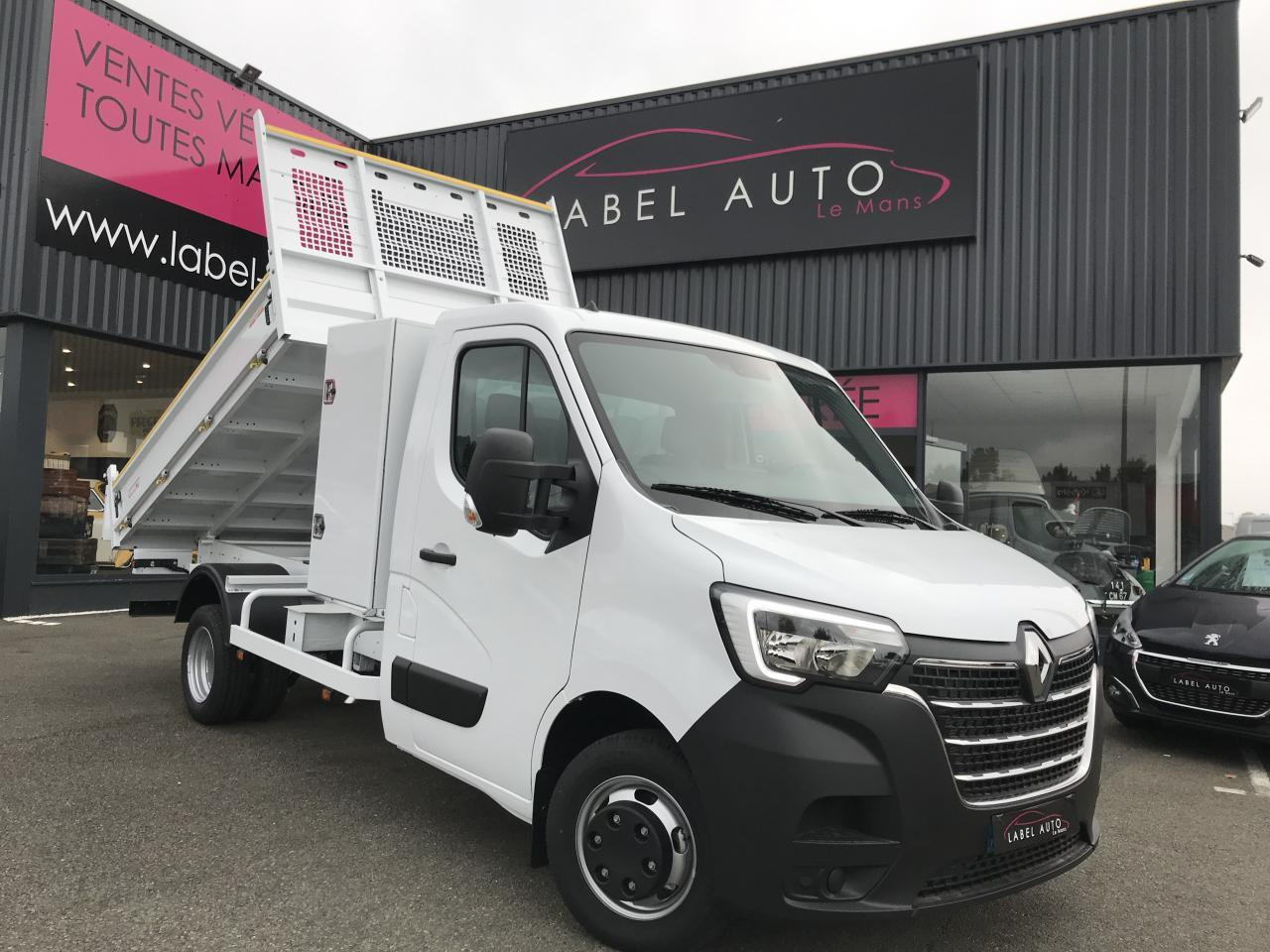Малотоннажний самоскид Renault Master BENNE COFFRE Confort R4500RJ L3 2.3 dCi145CH Propulsion: фото 1