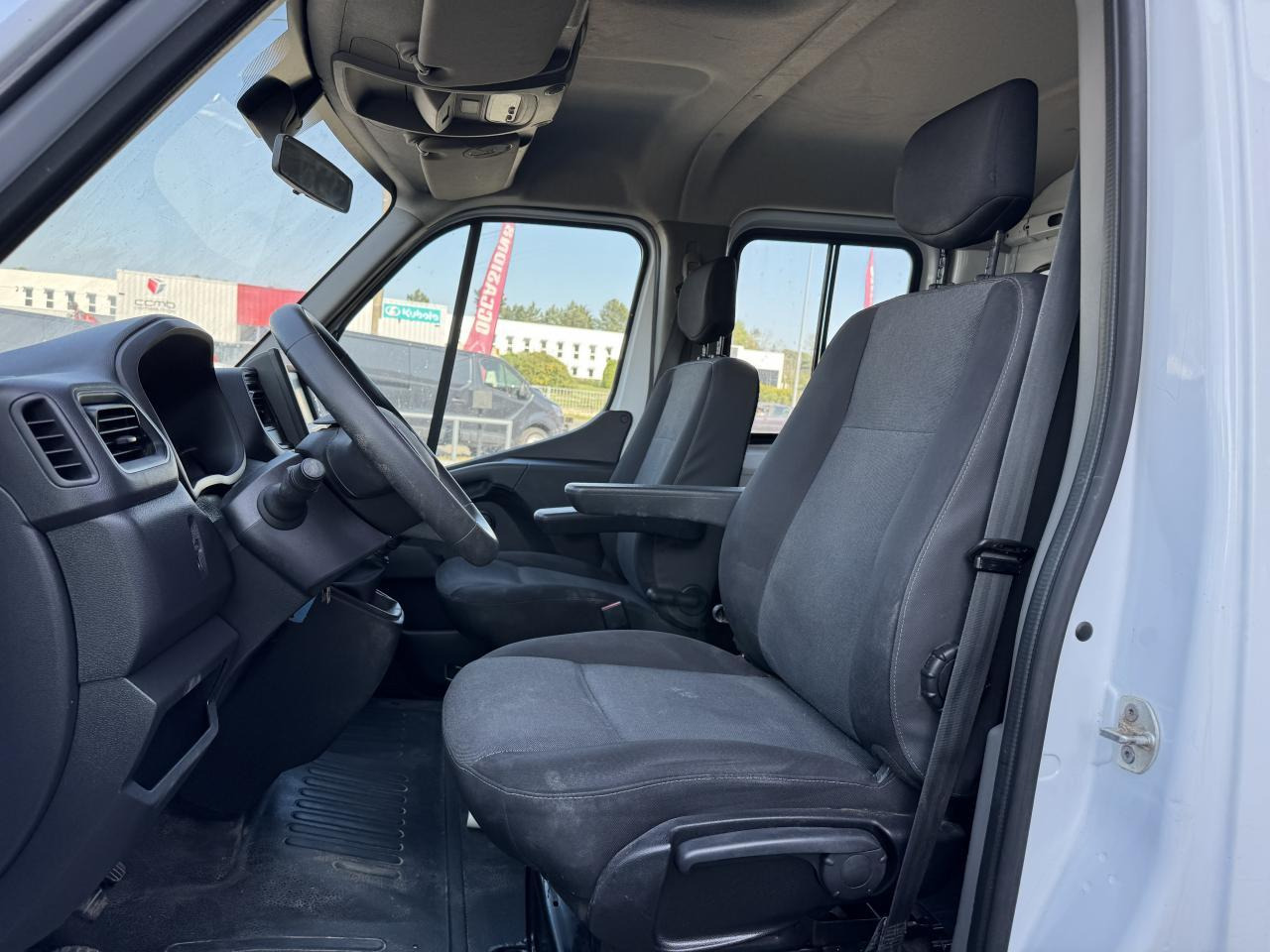 Renault Master combi RENAULT 3T5 BENNE + COFFRE RJ DOUBLE CABINE 6 PL 2.3 DCI 130 CH CONFORT + GPS + REGUL + CLIM - Малотоннажний самоскид: фото 4 Renault Master combi RENAULT 3T5 BENNE + COFFRE RJ DOUBLE CABINE 6 PL 2.3 DCI 130 CH CONFORT + GPS + REGUL + CLIM - Малотоннажний самоскид: фото 4
