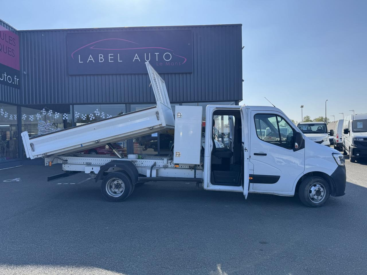 Renault Master combi RENAULT 3T5 BENNE + COFFRE RJ DOUBLE CABINE 6 PL 2.3 DCI 130 CH CONFORT + GPS + REGUL + CLIM - Малотоннажний самоскид: фото 1 Renault Master combi RENAULT 3T5 BENNE + COFFRE RJ DOUBLE CABINE 6 PL 2.3 DCI 130 CH CONFORT + GPS + REGUL + CLIM - Малотоннажний самоскид: фото 1