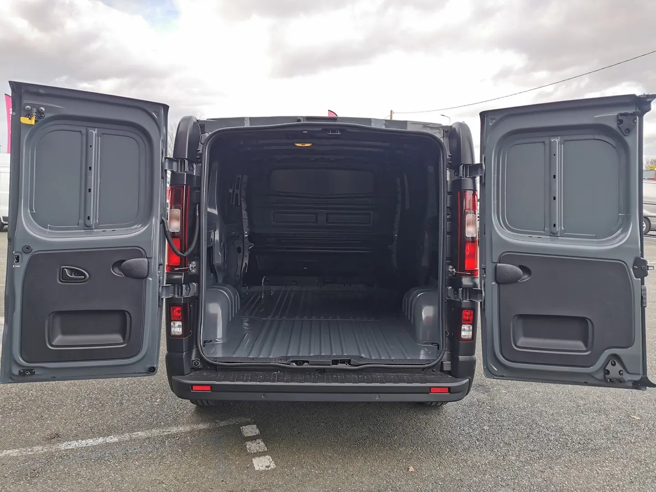 Renault Trafic L1H1 2T8 2.0 BLUE DCI 130CH GRAND CONFORT - Суцільнометалевий фургон: фото 3 Renault Trafic L1H1 2T8 2.0 BLUE DCI 130CH GRAND CONFORT - Суцільнометалевий фургон: фото 3
