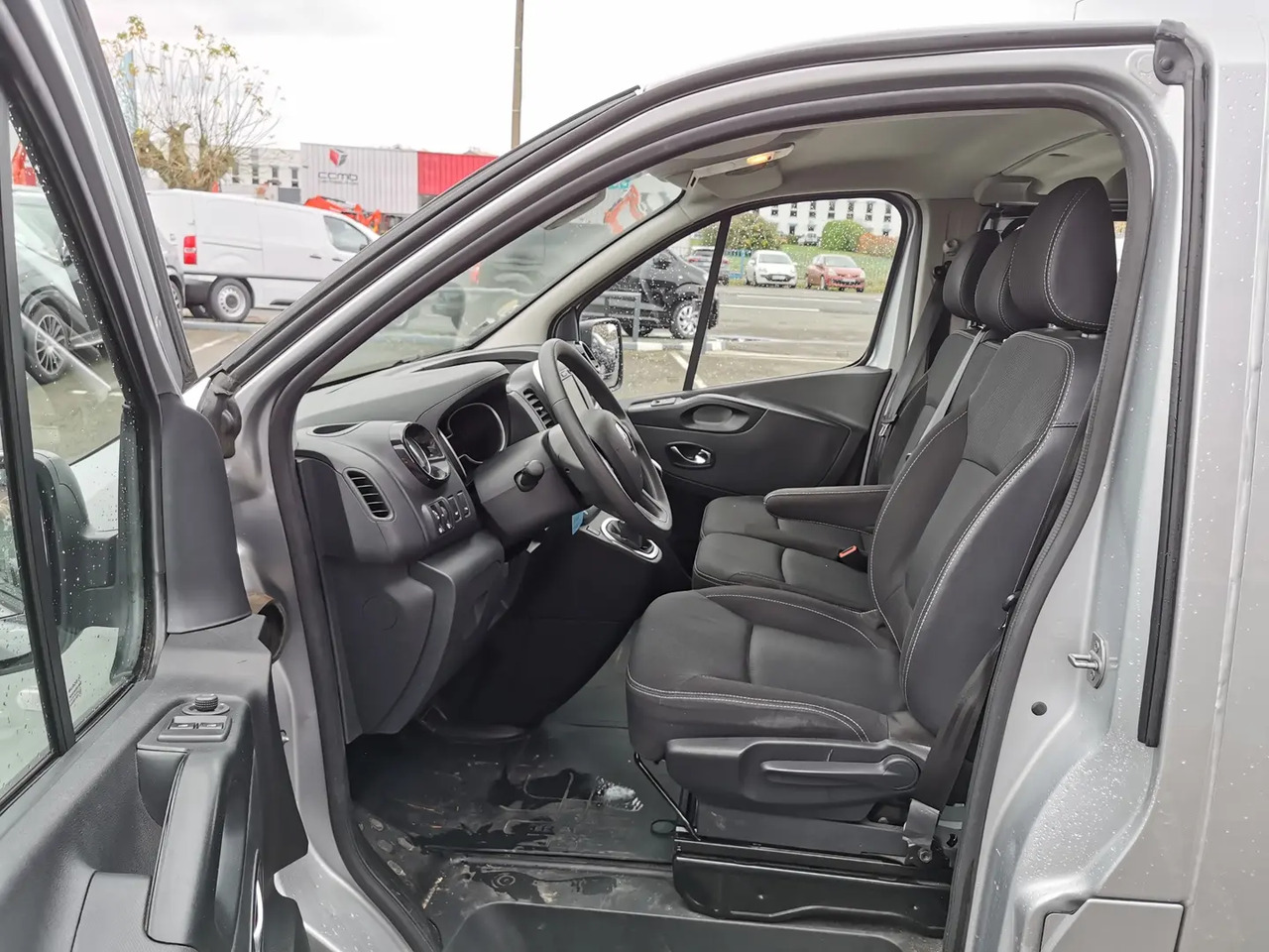 Renault Trafic L2H1 1200 2.0 DCI 145CH ENERGY CABINE APPROFONDIE CONFORT EDC E6 - Вантажопасажирський фургон: фото 4 Renault Trafic L2H1 1200 2.0 DCI 145CH ENERGY CABINE APPROFONDIE CONFORT EDC E6 - Вантажопасажирський фургон: фото 4