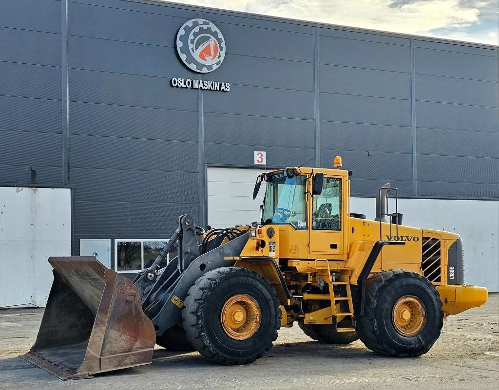 Volvo L 180 E - Колісний навантажувач: фото 1 Volvo L 180 E - Колісний навантажувач: фото 1