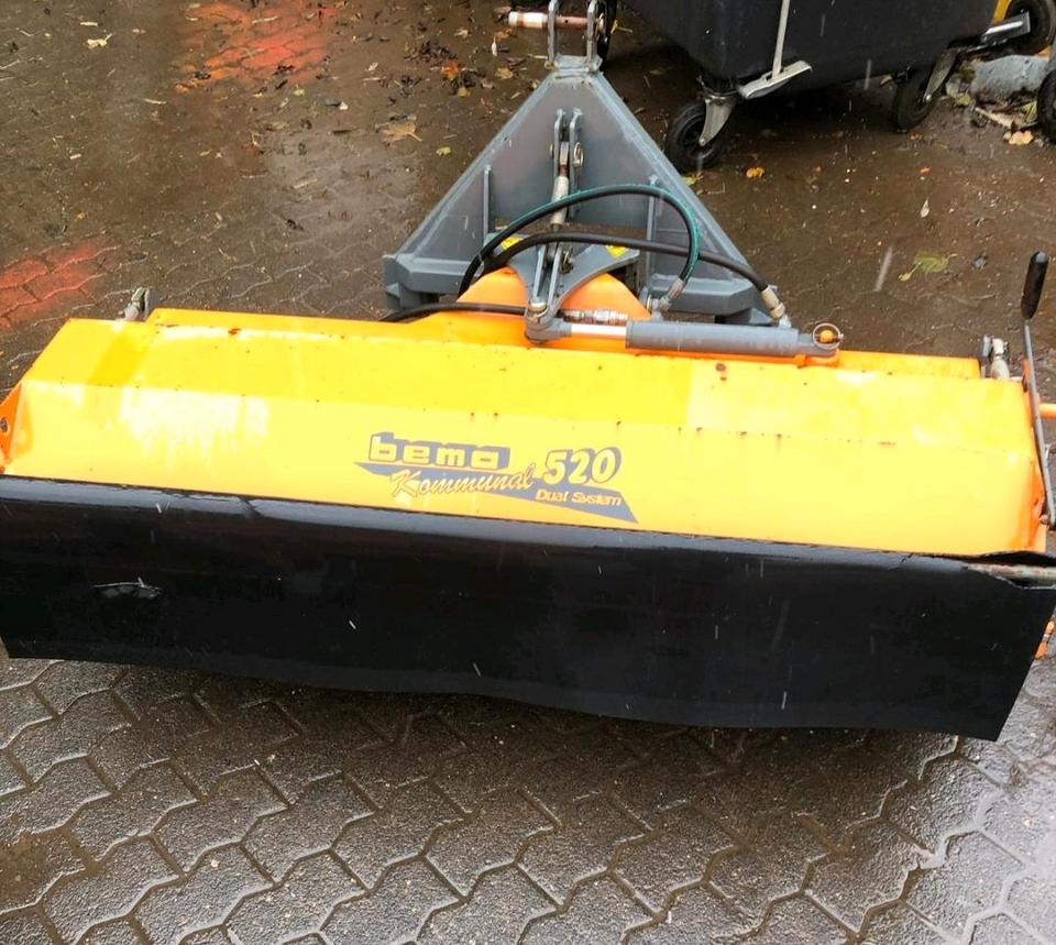 Bemo Dual 520 Typ 1550 Kehrmaschine Kehrbesen für Kleintraktor Iseki Kubota Fendt - Щітка дорожня: фото 2 Bemo Dual 520 Typ 1550 Kehrmaschine Kehrbesen für Kleintraktor Iseki Kubota Fendt - Щітка дорожня: фото 2
