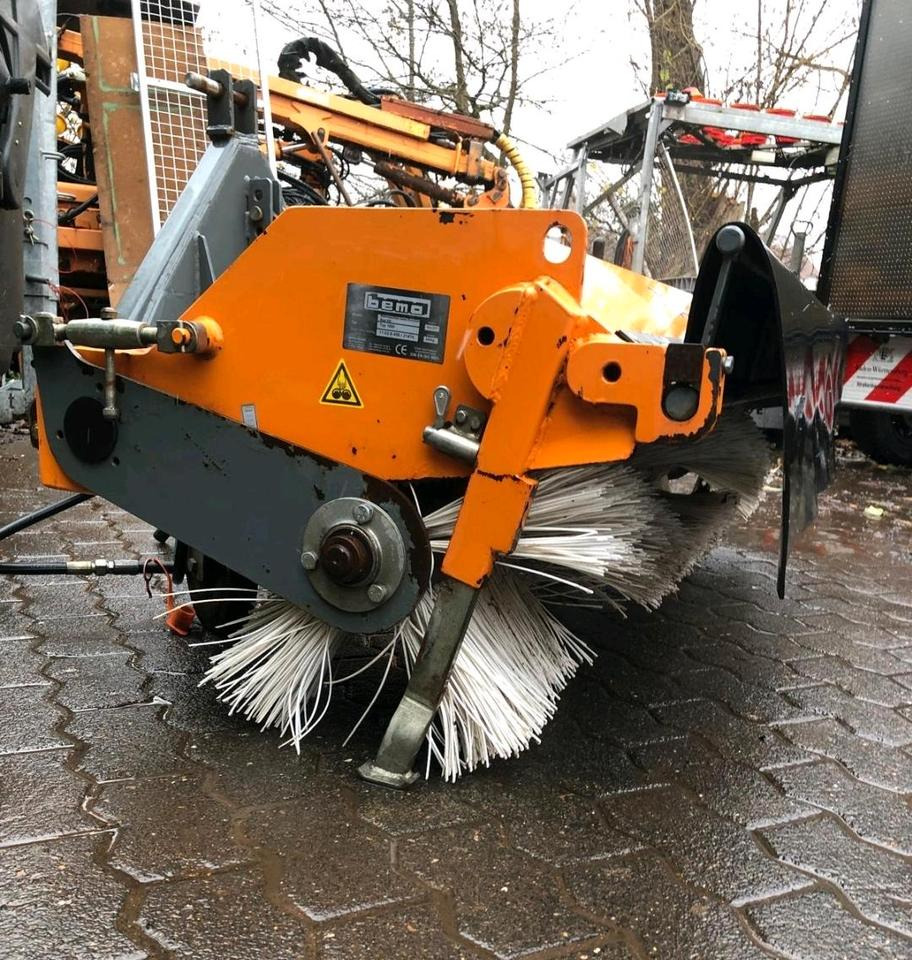 Bemo Dual 520 Typ 1550 Kehrmaschine Kehrbesen für Kleintraktor Iseki Kubota Fendt - Щітка дорожня: фото 5 Bemo Dual 520 Typ 1550 Kehrmaschine Kehrbesen für Kleintraktor Iseki Kubota Fendt - Щітка дорожня: фото 5