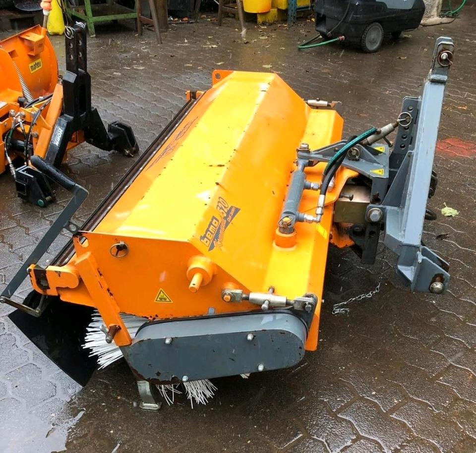 Bemo Dual 520 Typ 1550 Kehrmaschine Kehrbesen für Kleintraktor Iseki Kubota Fendt - Щітка дорожня: фото 1 Bemo Dual 520 Typ 1550 Kehrmaschine Kehrbesen für Kleintraktor Iseki Kubota Fendt - Щітка дорожня: фото 1