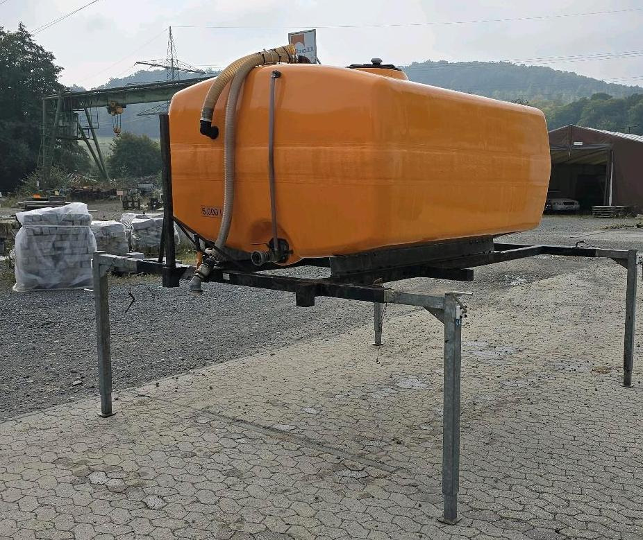 Dücker 5m3 Wassertank Wasserfass für Unimog UGE UGN 405 U300 400 500 427 430 LKW Boschung wassertank Laugentank Bewässerung 5000liter - Танк-контейнер: фото 2 Dücker 5m3 Wassertank Wasserfass für Unimog UGE UGN 405 U300 400 500 427 430 LKW Boschung wassertank Laugentank Bewässerung 5000liter - Танк-контейнер: фото 2