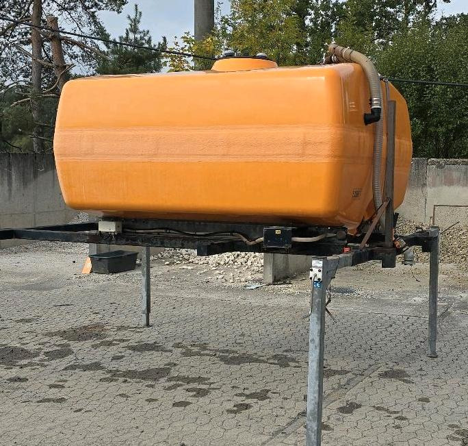 Dücker 5m3 Wassertank Wasserfass für Unimog UGE UGN 405 U300 400 500 427 430 LKW Boschung wassertank Laugentank Bewässerung 5000liter - Танк-контейнер: фото 4 Dücker 5m3 Wassertank Wasserfass für Unimog UGE UGN 405 U300 400 500 427 430 LKW Boschung wassertank Laugentank Bewässerung 5000liter - Танк-контейнер: фото 4