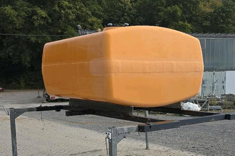 Dücker 5m3 Wassertank Wasserfass für Unimog UGE UGN 405 U300 400 500 427 430 LKW Boschung wassertank Laugentank Bewässerung 5000liter - Танк-контейнер: фото 3 Dücker 5m3 Wassertank Wasserfass für Unimog UGE UGN 405 U300 400 500 427 430 LKW Boschung wassertank Laugentank Bewässerung 5000liter - Танк-контейнер: фото 3