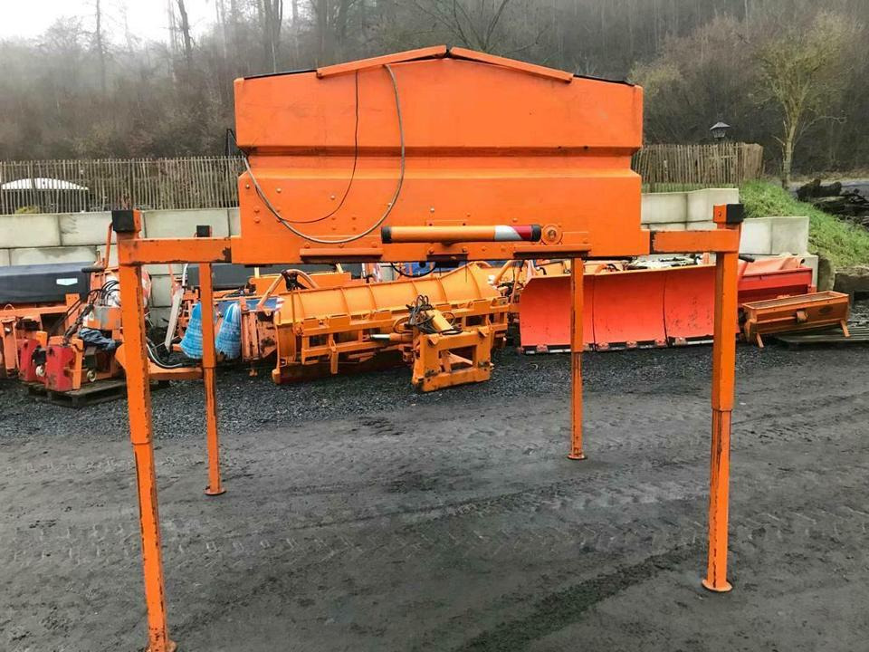 Gmeiner Salzstreuer 2m3 für Unimog 400 300 500 427 fendt xylon - Розкидач піску і cолі: фото 4 Gmeiner Salzstreuer 2m3 für Unimog 400 300 500 427 fendt xylon - Розкидач піску і cолі: фото 4