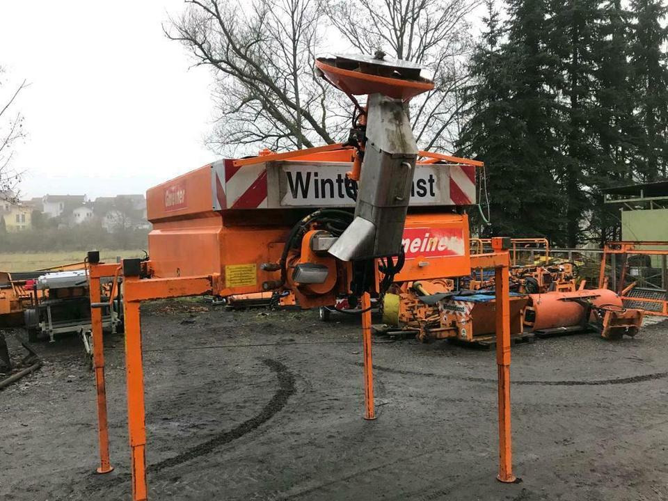 Gmeiner Salzstreuer 2m3 für Unimog 400 300 500 427 fendt xylon - Розкидач піску і cолі: фото 2 Gmeiner Salzstreuer 2m3 für Unimog 400 300 500 427 fendt xylon - Розкидач піску і cолі: фото 2