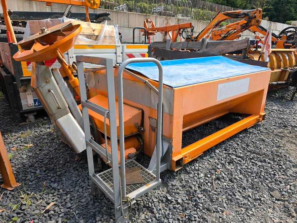 Gmeiner Yeti 2000 TC EWA Salzstreuer Streuautomat Salzsilo Bucher Aufbau für Unimog UGE UGN 405/10 405/12 U318 U 318 423 323 327 427 429 Schmidt Winterdienst - Розкидач піску і cолі: фото 1 Gmeiner Yeti 2000 TC EWA Salzstreuer Streuautomat Salzsilo Bucher Aufbau für Unimog UGE UGN 405/10 405/12 U318 U 318 423 323 327 427 429 Schmidt Winterdienst - Розкидач піску і cолі: фото 1