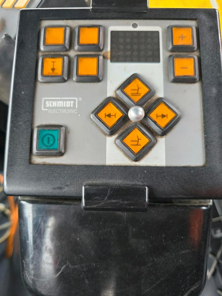 Снігоприбиральна машина Mercedes-Benz Atego 1828 AK Absetzkipper Meiller Schmidt Schneepflug Küpper-Weisser Salzstreuer Allrad: фото 8 Снігоприбиральна машина Mercedes-Benz Atego 1828 AK Absetzkipper Meiller Schmidt Schneepflug Küpper-Weisser Salzstreuer Allrad: фото 8