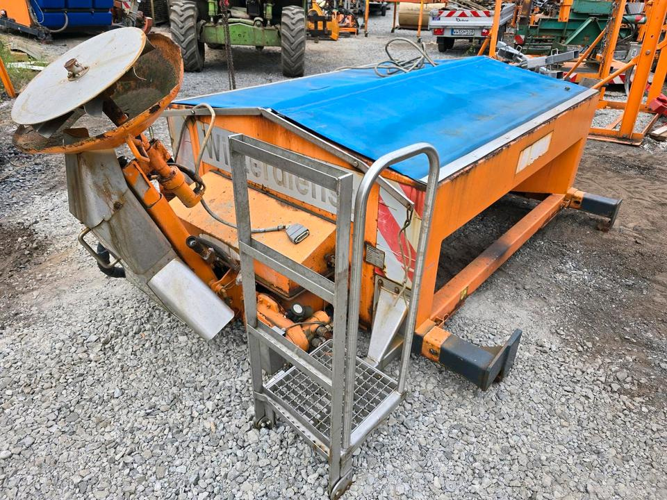 Salzstreuer Gmeiner STA 2000 C für Unimog UGN UGE 424 427 405 U300 U 300 400 500 MERCEDES-BENZ 218 219 318 323 423 427 327 430 429 430 435 Salzsilo Streuautomat Winterdienst - Розкидач піску і cолі: фото 1 Salzstreuer Gmeiner STA 2000 C für Unimog UGN UGE 424 427 405 U300 U 300 400 500 MERCEDES-BENZ 218 219 318 323 423 427 327 430 429 430 435 Salzsilo Streuautomat Winterdienst - Розкидач піску і cолі: фото 1