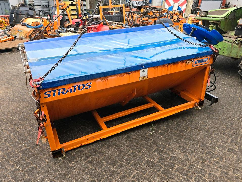 Salzstreuer Stratos F25K-19 für Unimog UGN UGE 424 427 405 U300 U 300 400 500 MERCEDES-BENZ 218 219 318 323 423 427 327 430 429 430 435 Salzsilo Streuautomat Winterdienst - Розкидач піску і cолі: фото 2 Salzstreuer Stratos F25K-19 für Unimog UGN UGE 424 427 405 U300 U 300 400 500 MERCEDES-BENZ 218 219 318 323 423 427 327 430 429 430 435 Salzsilo Streuautomat Winterdienst - Розкидач піску і cолі: фото 2