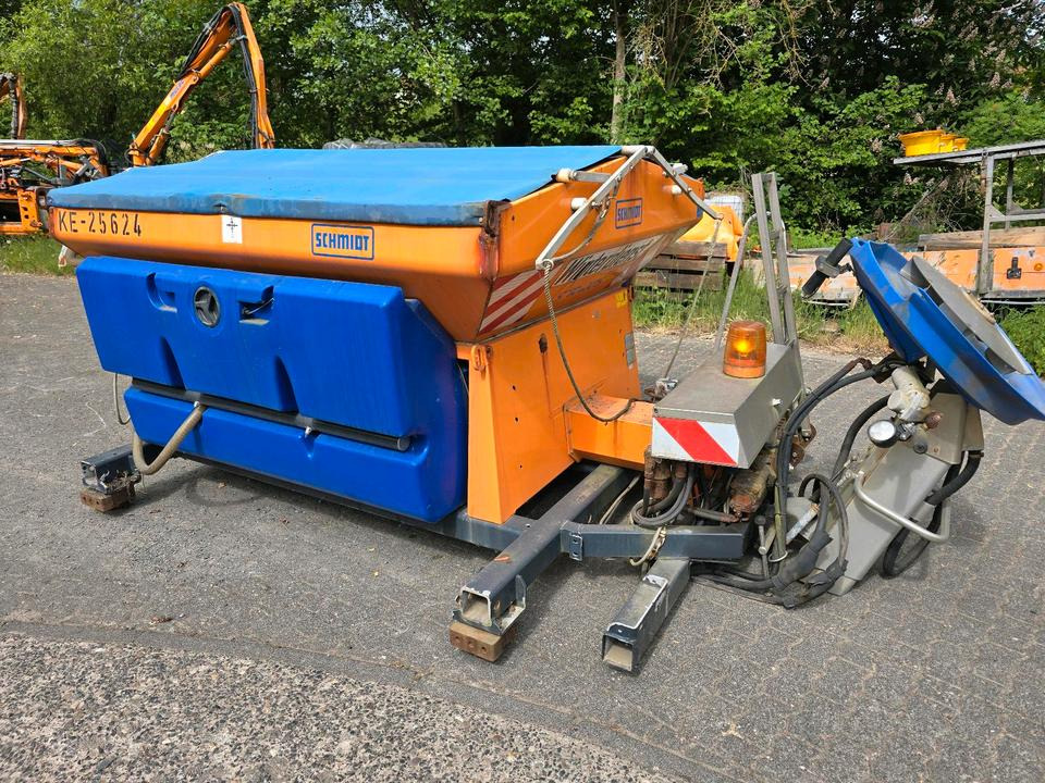 Salzstreuer Stratos S25-21 für Unimog UGN UGE 424 427 405 U300 U 300 400 500 MERCEDES-BENZ 218 219 318 323 423 427 327 430 429 430 435 Salzsilo Streuautomat Winterdienst - Розкидач піску і cолі: фото 1 Salzstreuer Stratos S25-21 für Unimog UGN UGE 424 427 405 U300 U 300 400 500 MERCEDES-BENZ 218 219 318 323 423 427 327 430 429 430 435 Salzsilo Streuautomat Winterdienst - Розкидач піску і cолі: фото 1