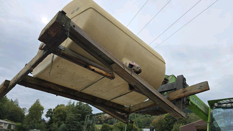 Schmidt Mulag 2m3 Wassertank Wasserfass Speidel für Unimog UGE UGN 405 U300 400 500 427 430 LKW Boschung wassertank Laugentank Bewässerung 5000liter - Танк-контейнер: фото 4 Schmidt Mulag 2m3 Wassertank Wasserfass Speidel für Unimog UGE UGN 405 U300 400 500 427 430 LKW Boschung wassertank Laugentank Bewässerung 5000liter - Танк-контейнер: фото 4