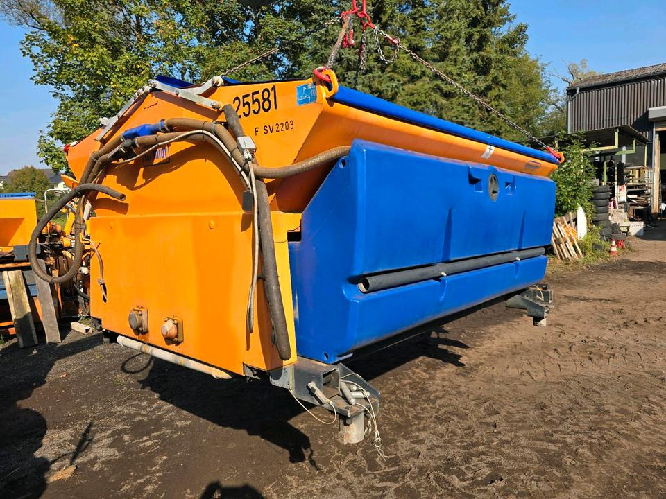 Schmidt Stratos Salzstreuer S44 4,4m3 für Unimog 405 U500 527 530 535 Aufbaustreuautomat Salzsilo Winterdienst Küpper-Weisser Epoke - Розкидач піску і cолі: фото 4 Schmidt Stratos Salzstreuer S44 4,4m3 für Unimog 405 U500 527 530 535 Aufbaustreuautomat Salzsilo Winterdienst Küpper-Weisser Epoke - Розкидач піску і cолі: фото 4