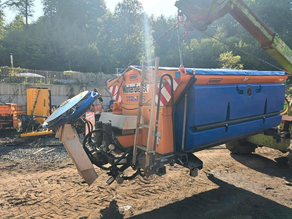 Schmidt Stratos Salzstreuer S44 4,4m3 für Unimog 405 U500 527 530 535 Aufbaustreuautomat Salzsilo Winterdienst Küpper-Weisser Epoke - Розкидач піску і cолі: фото 2 Schmidt Stratos Salzstreuer S44 4,4m3 für Unimog 405 U500 527 530 535 Aufbaustreuautomat Salzsilo Winterdienst Küpper-Weisser Epoke - Розкидач піску і cолі: фото 2