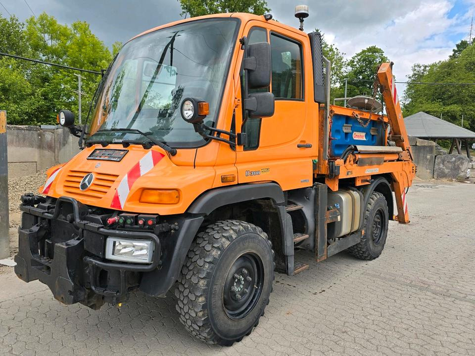 Unimog 405/10 U300 Bluetec 5 Mercedes-Benz U 300 UGE UGN mit Jotha Absetzkipper combi con 4518 Absetzer - Снігоприбиральна машина: фото 3 Unimog 405/10 U300 Bluetec 5 Mercedes-Benz U 300 UGE UGN mit Jotha Absetzkipper combi con 4518 Absetzer - Снігоприбиральна машина: фото 3