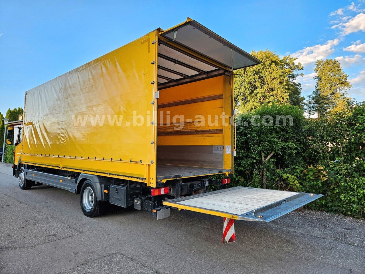Mercedes-Benz Atego 1327 L BREMS/SPUR-ASS*DIFF-Sperre*AHK*7.2 - Бортова вантажівка/ Платформа: фото 1 Mercedes-Benz Atego 1327 L BREMS/SPUR-ASS*DIFF-Sperre*AHK*7.2 - Бортова вантажівка/ Платформа: фото 1