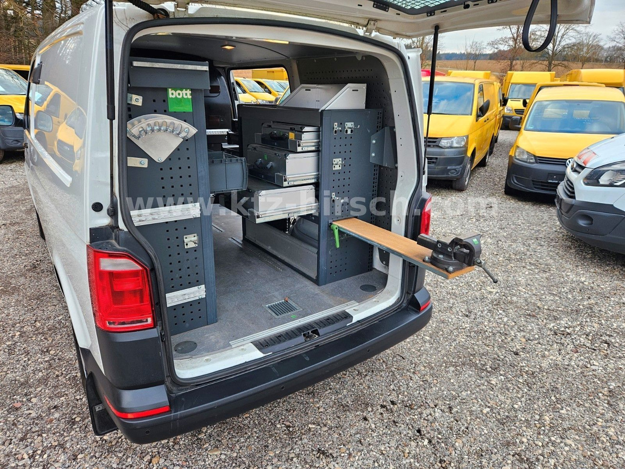 Volkswagen T6 Automatik/ DSG Sortimo Stdhzg Behindertenger. - Пасажирський фургон: фото 1 Volkswagen T6 Automatik/ DSG Sortimo Stdhzg Behindertenger. - Пасажирський фургон: фото 1
