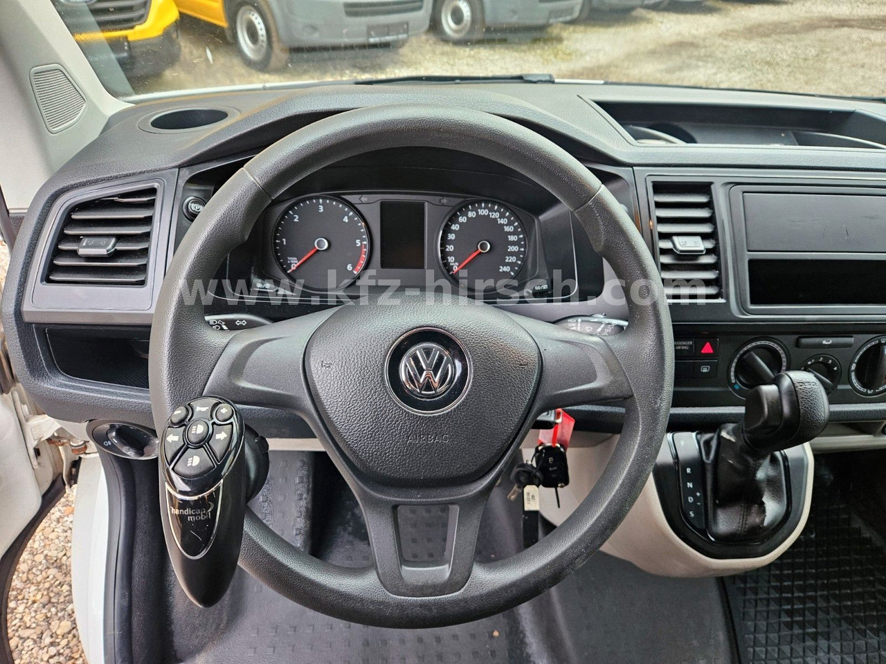 Volkswagen T6 Automatik/ DSG Sortimo Stdhzg Behindertenger. - Пасажирський фургон: фото 3 Volkswagen T6 Automatik/ DSG Sortimo Stdhzg Behindertenger. - Пасажирський фургон: фото 3